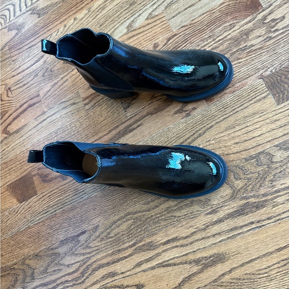 Andre Assous Gemma New in box
Patent leather Gemma size 8.5
New in box
Unworn - Picture 2 of 8